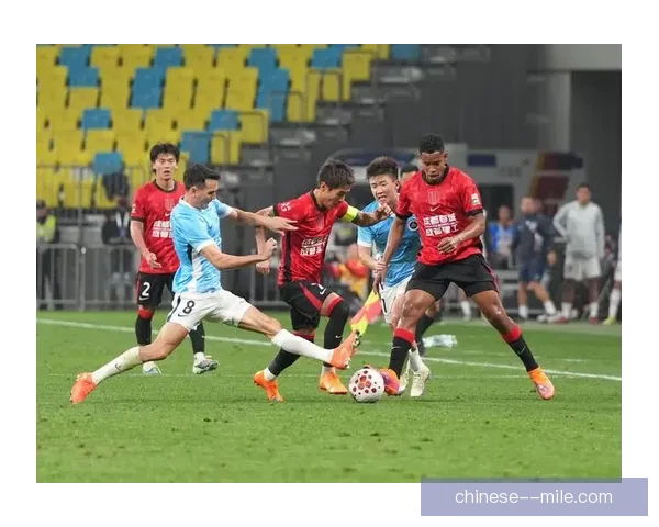 中超首轮惊喜战 成都蓉城狂胜深圳新鹏城展现强势攻势