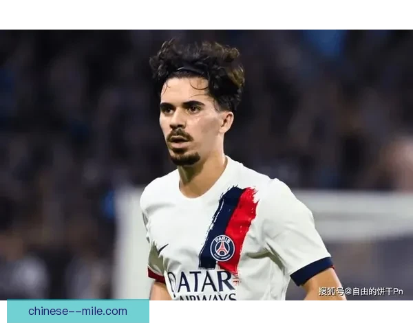 巴黎圣日耳曼主帅恩里克公开抗议裁判判罚尺度引发广泛争议